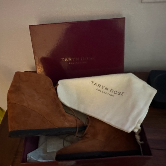Taryn Rose size 7 boots never worn - Picture 2 of 4